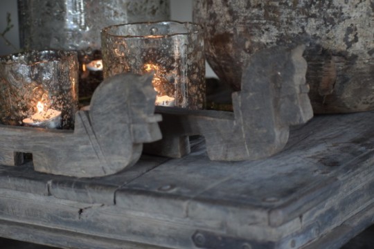 Set vergrijsde houten paardjes 