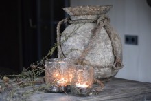 Vergrijsde houten pot 