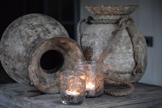 Vergrijsde houten pot 