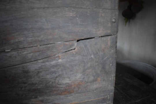 Oude houten bajot tafel