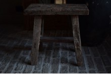Oud houten bankje