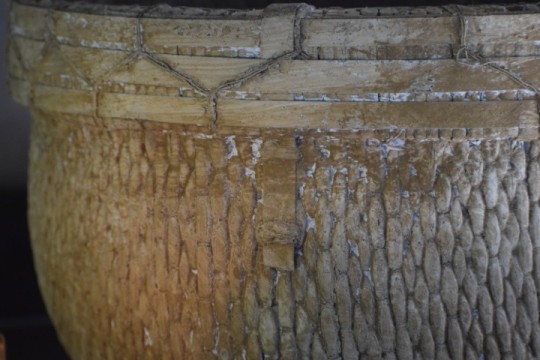 Oude Chinese mand met hengsel