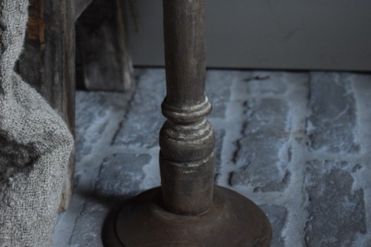 Houten vloerkandelaar Nr 22