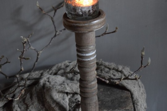 Houten vloerkandelaar Nr 9