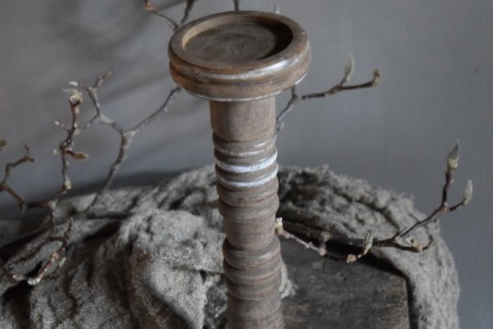 Houten vloerkandelaar Nr 9