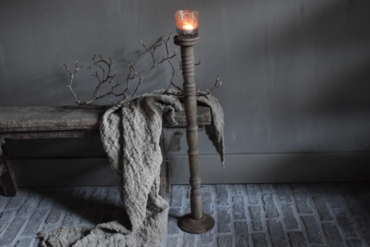 Houten vloerkandelaar Nr 13