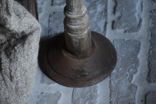 Houten vloerkandelaar Nr 15