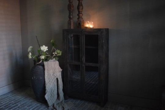 Uniek houten kastje India.