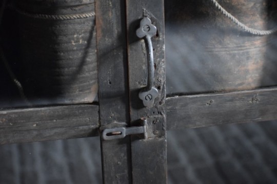 Uniek houten kastje India.