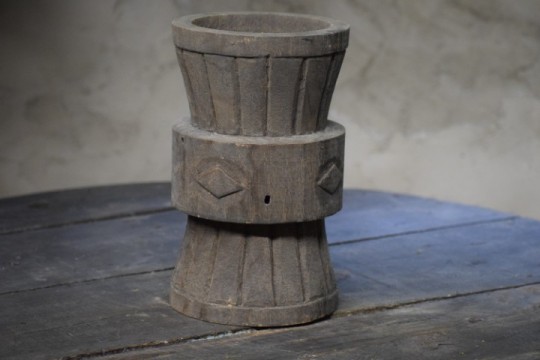 Houten vijzel vergrijsd