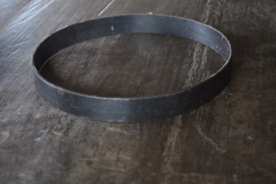 Authentieke grijze tuimelkruik