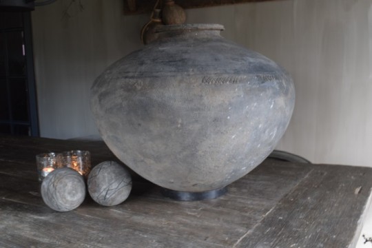 Authentieke grijze tuimelkruik