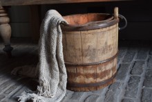 Oude houten emmer Nr 1.