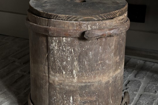 Oude houten ton met deksel Nr 4