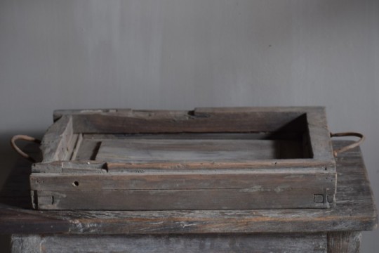 Oud vergrijsd dienblad