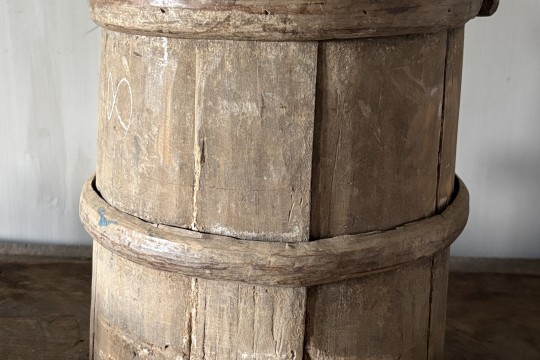 Oude houten ton met deksel Nr 5