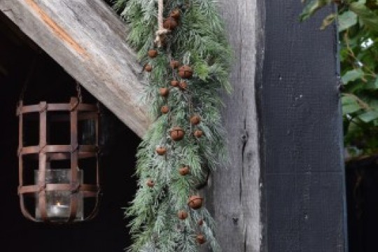 Ceder guirlande 120 cm met roestige bellen XL