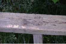 Smal houten bankje